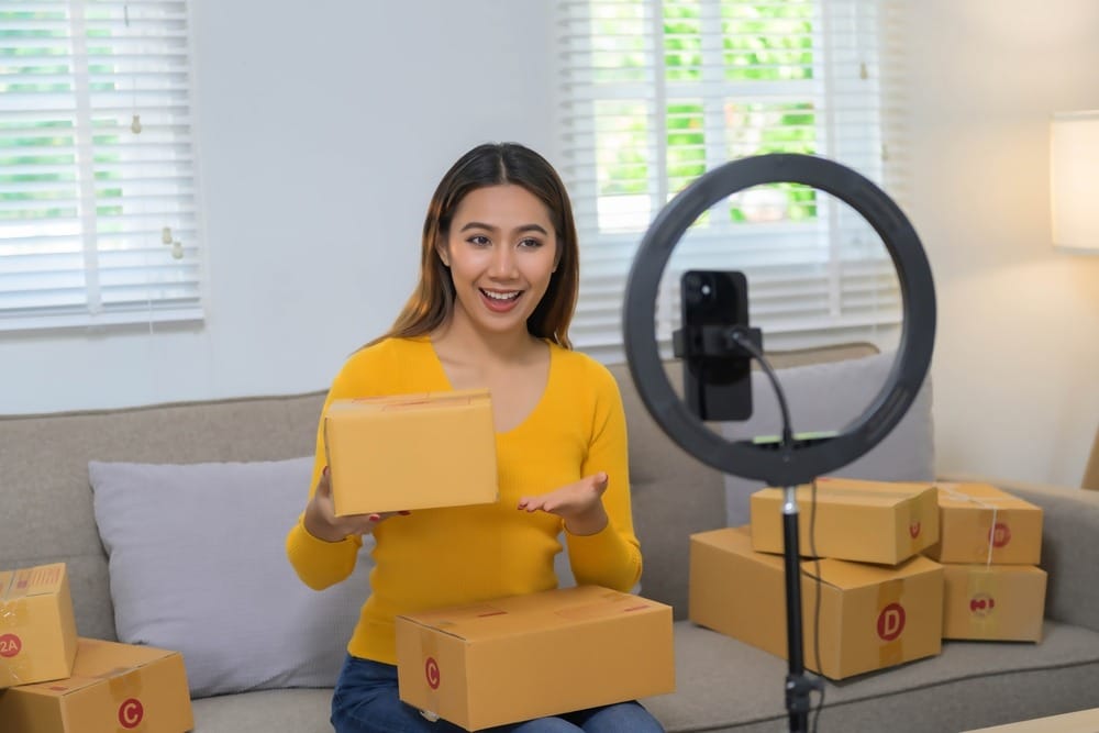 Optimis di Tengah Deflasi, Ini 3 Tips untuk Milenial dan Generasi Z 12 Deflasi dapat menciptakan peluang bisnis baru, terutama di sektor produksi