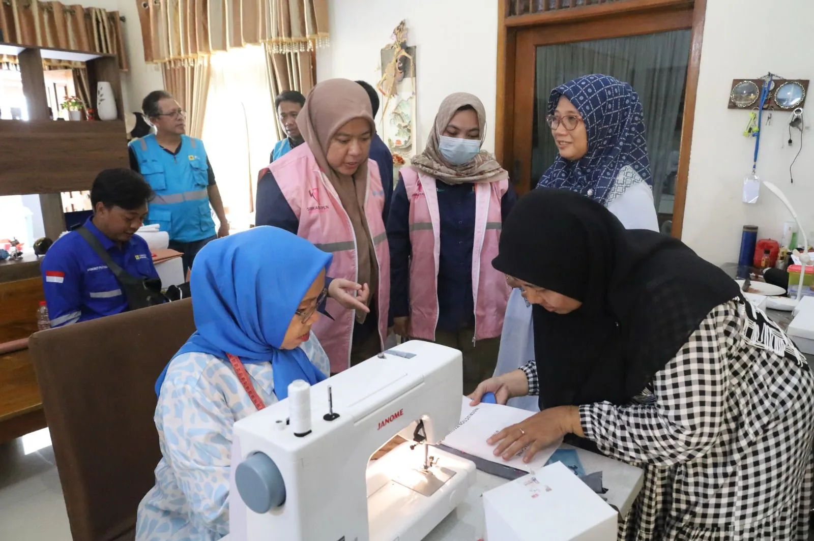 Women Support Women, Begini Cara PLN Bantu Perempuan Rentan 11 Women Support Women Srikandi Movement PLN