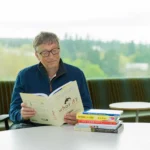 Bill Gates, si jenius yang gila baca buku.