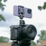 Dengan kemajuan teknologi, berbagai ponsel kini hadir dengan kemampuan kamera yang bisa bersaing dengan kamera profesional seperti DSLR atau mirrorless.