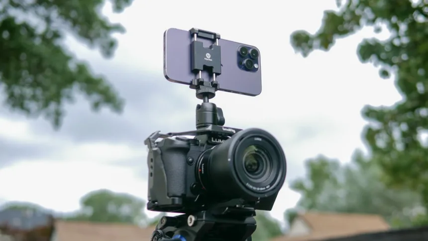 Dengan kemajuan teknologi, berbagai ponsel kini hadir dengan kemampuan kamera yang bisa bersaing dengan kamera profesional seperti DSLR atau mirrorless.