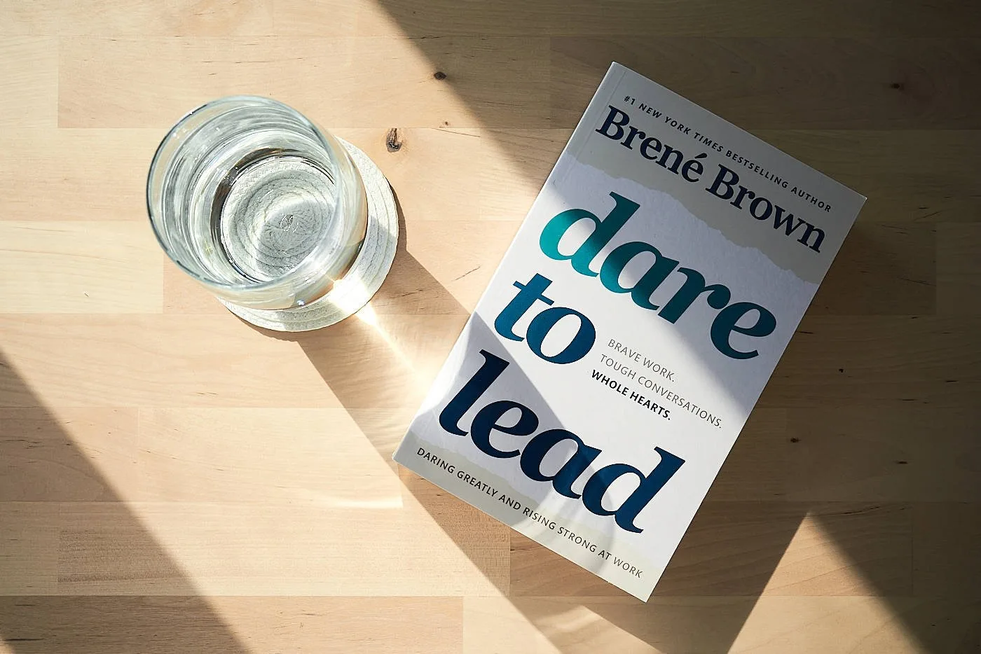 5 Rekomendasi Buku untuk Hidup Lebih Baik di 2025 14 Dare To Lead oleh Brene Brown.