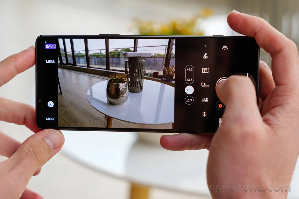 Daftar HP dengan Kamera Unggulan Setara DSLR, Cocok untuk Fotografi Profesional 14 Sony Xperia 1 V