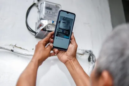 Aplikasi PLN Mobile menambahkan satu fitur, yakni catat meter mandiri (SwaCam), memudahkan pelanggan mengetahui estimasi beban tagihan listrik.