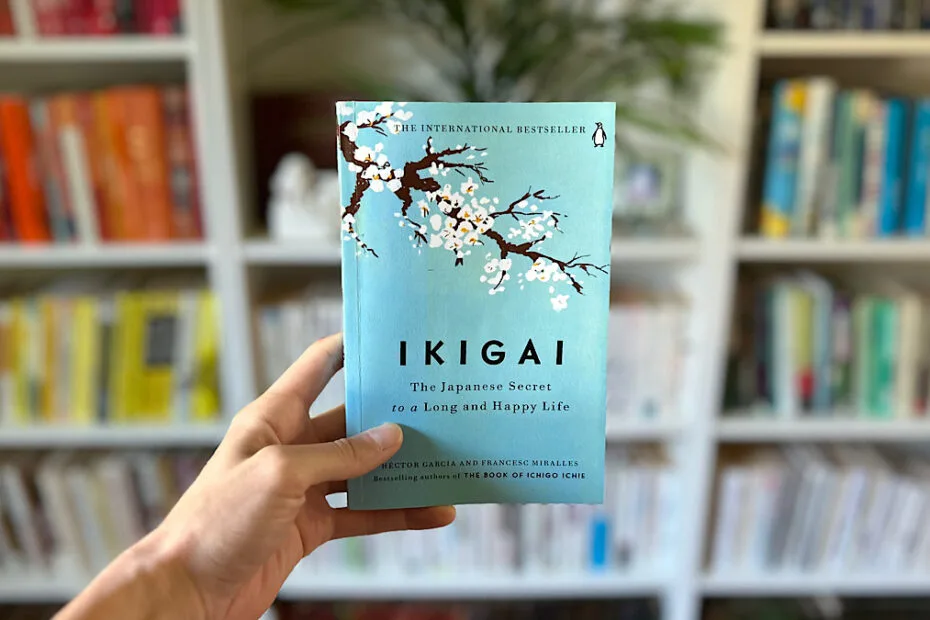 10 Buku Terbaik untuk Belajar Tenang di Tengah Dunia yang Berisik 10 Ikigai: The Japanese Secret to a Long and Happy Life