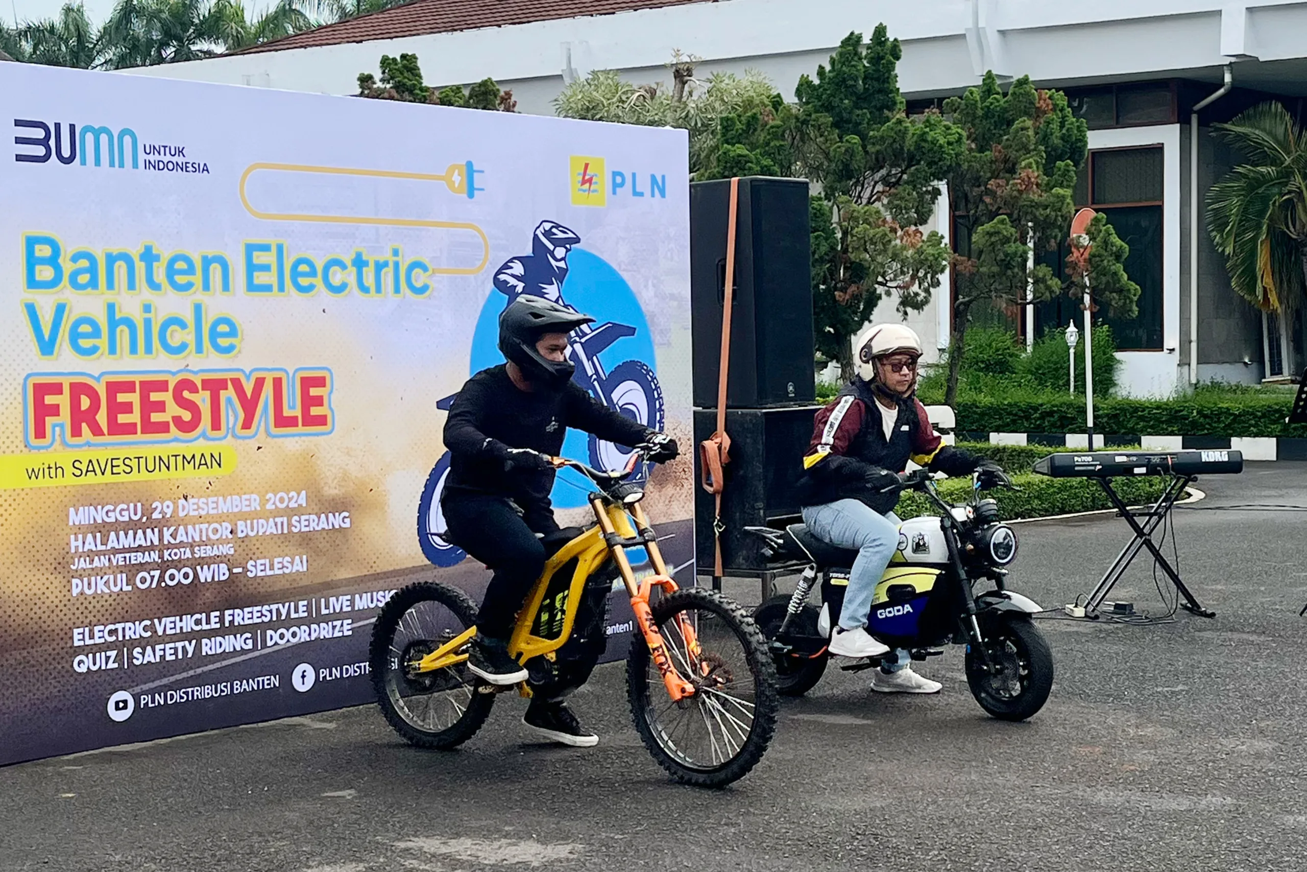 PLN Gelar Freestyle Motor Listrik: Seru, Aman, dan Ramah Lingkungan 11 Motor Listrik,Banten Electric Vehicle Freestyle
