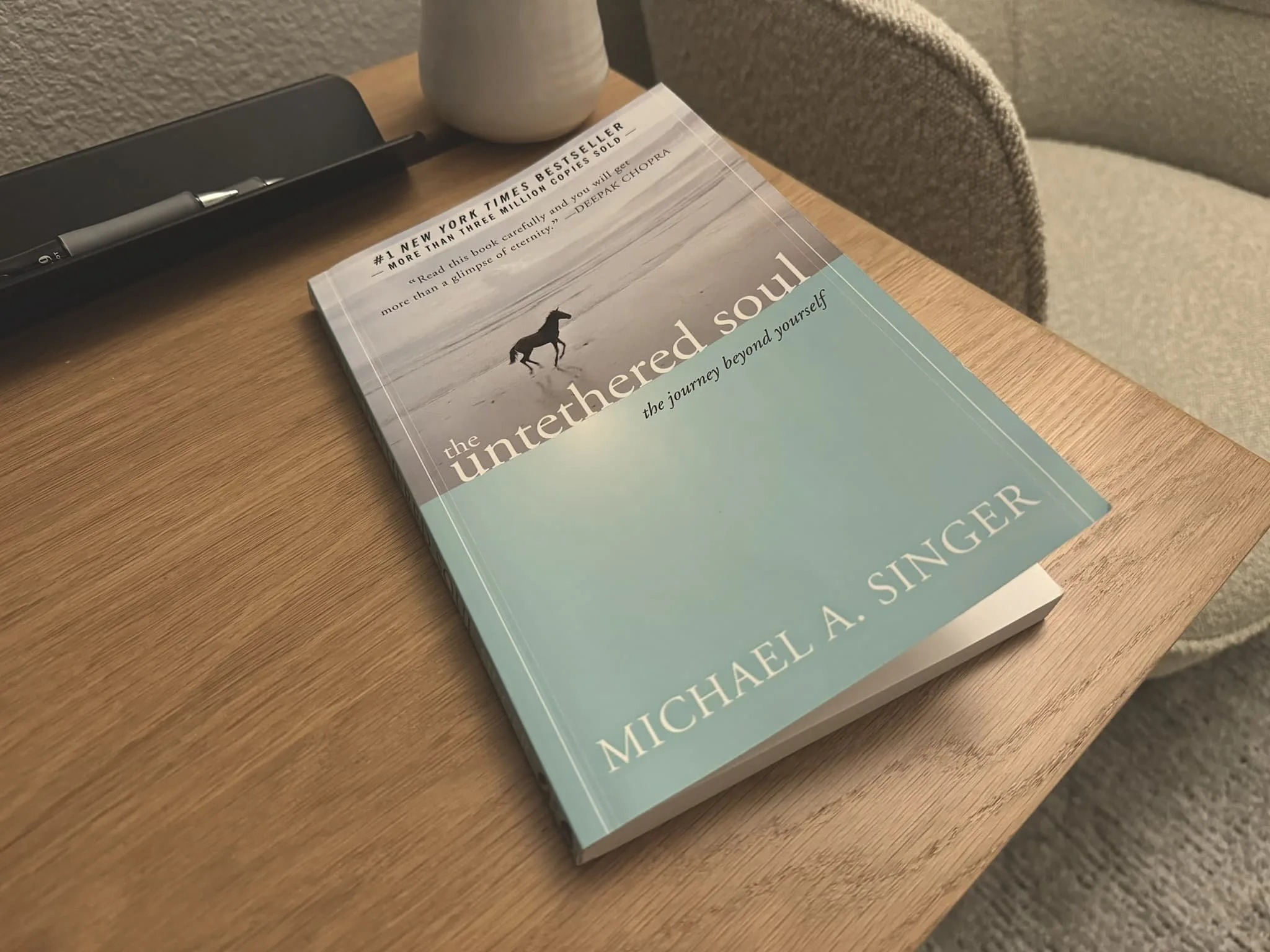 10 Buku Terbaik untuk Belajar Tenang di Tengah Dunia yang Berisik 11 The Untethered Soul