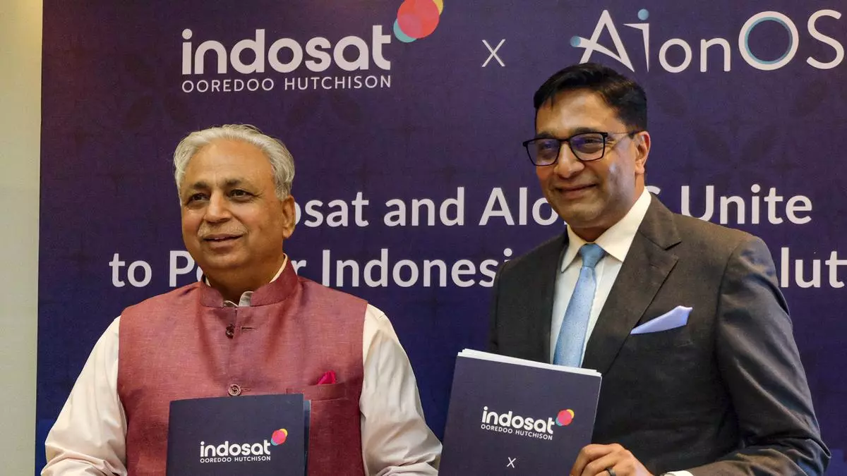 Indonesia-India Perkuat Kerja Sama AI, Inisiatif AI³ Siap Transformasi 3 Sektor Utama 10 CP Gurnani, Co-founder dan Chief Executive Officer, AIonOS dan Vikram Sinha, Presiden Direktur dan Chief Executive Officer Indosat Ooredoo Hutchison menandatangani Nota Kesepahaman untuk mendorong perjalanan pertumbuhan AI di Indonesia di Aerocity, di New Delhi