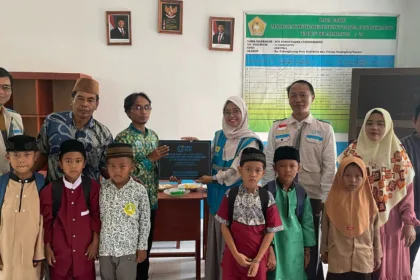 PLN meresmikan pembangunan gedung baru Madrasah Ibtidaiyah (MI) Nurut Takwa di Kampung Cukang Kaung, Desa Kadubera, Kecamatan Picung, Kabupaten Pandeglang,