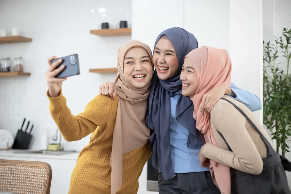Cara Sains Mengajarkan Kita untuk Tetap Bahagia: 8 Pendekatan yang Terbukti Efektif 10 pertemanan yang bahagia