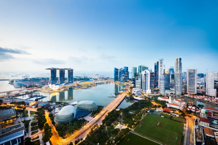 Kawasan Pusat Bisnis di Kota Singapura saat senja.