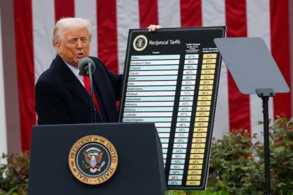 Presiden AS Donald Trump menyampaikan pidato tentang tarif di Rose Garden di Gedung Putih di Washington, DC, AS, 2 April 2025.