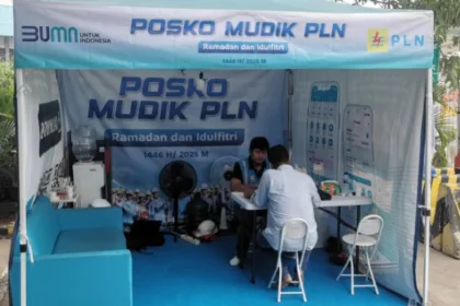 Posko Mudik PLN hadir sebagai pusat layanan bagi pemudik kendaraan listrik, menyediakan informasi SPKLU, bantuan teknis, dan fasilitas istirahat yang nyaman. Dengan kesiagaan penuh, PLN memastikan perjalanan arus balik Lebaran 2025 lebih tenang, lancar, dan bebas hambatan