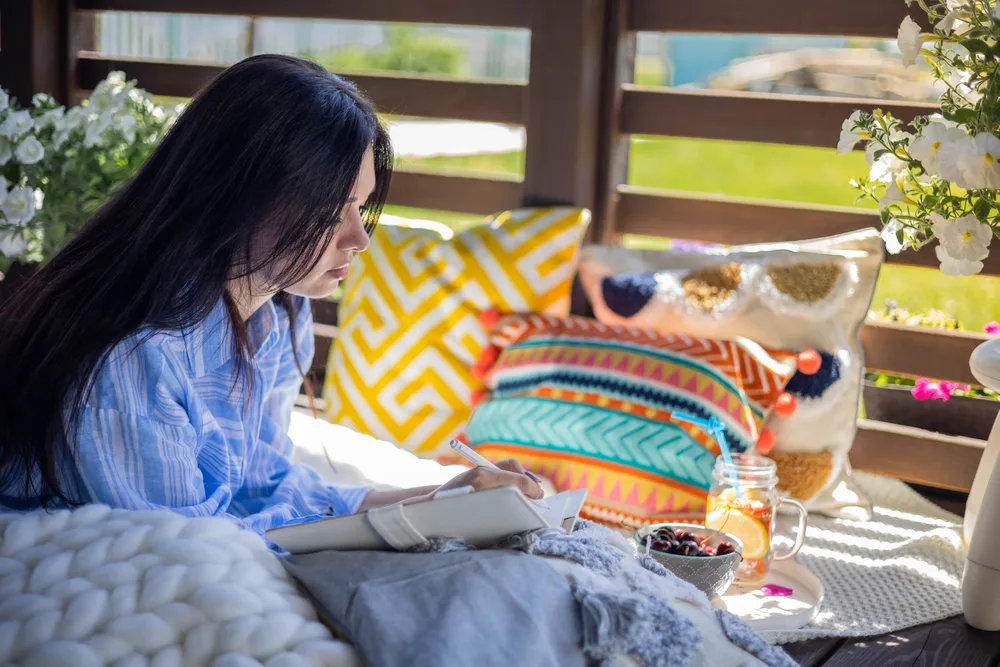 7 Cara Mencapai Work Life Balance Biar Hidup Nggak Cuma Soal Kerja 11 Work life balance adalah proses dinamis — tidak harus sempurna, tapi harus terus diperbaiki.