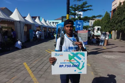 Siswa Papua Victor Anja mengikuti lomba lari Run For Vision 2025 di RS Mata Achmad Wardi Serang