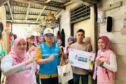 Program Light Up The Dream dari PLN menghadirkan listrik bagi warga prasejahtera di Rajeg, Kabupaten Tangerang. Sebuah langkah kecil yang membawa harapan besar.