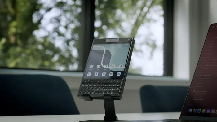 Titan 2 & Zinwa Q25, Ponsel Android QWERTY Rasa BlackBerry 10 Unihertz Titan 2. Foto: Screenshot Youtube Unihertz Official