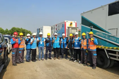 Foto Bersama tim PLN UP3 Teluknaga, Soliditas tim di garda depan menjaga pasokan listrik andal.