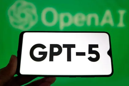 Diperkenalkan sebagai model “terpintar, tercepat, dan paling berguna” yang pernah dikembangkan, GPT-5 membawa teknologi AI ke level yang lebih tinggi dengan sistem router waktu nyata yang mampu menyesuaikan respons berdasarkan kompleksitas pertanyaan.