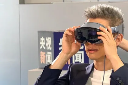 Vivo Vision Mulai Unjuk Gigi, Siap Saingi Apple Vision Pro Foto: GSM Arena Baca artikel detikinet, "Vivo Vision Mulai Unjuk Gigi, Siap Saingi Apple Vision Pro" selengkapnya https://inet.detik.com/consumer/d-8056483/vivo-vision-mulai-unjuk-gigi-siap-saingi-apple-vision-pro. Vivo Vision Mulai Unjuk Gigi, Siap Saingi Apple Vision Pro Foto: GSM Arena