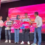 Eric Danari, SVP Head of Region Outer Jakarta Raya Indosat Ooredoo Hutchison (IOH), bersama jajaran manajemen saat kegiatan Media Update “Jelajah Serang bersama Tri” di Serang, Banten. Melalui inisiatif ini, Tri menegaskan komitmennya menghadirkan jaringan lebih hemat dan sinyal cepat yang kini telah menjangkau 96% masyarakat Serang, sekaligus mendukung pemerataan akses digital hingga ke pelosok daerah.