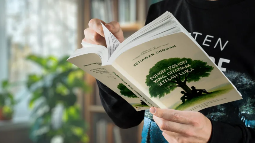 Pohon-pohon yang Ditanam Setelah Luka adalah buku yang mengingatkan kita bahwa tidak semua perjalanan harus diselesaikan dengan cepat.