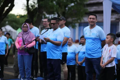 Gubernur Banten Andra Soni melepas secara resmi peserta Lomba Lari Ekbispar Banten 5K 2025 di Kawasan Pusat Pemerintah Provinsi Banten (KP3B), Curug, Kota Serang, Minggu (9/11/2025).