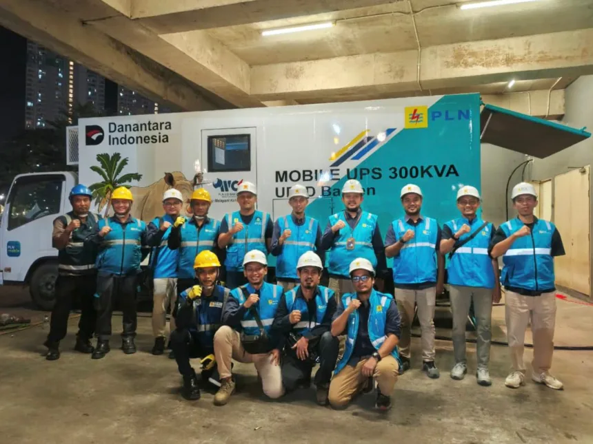 Tim PLN UID Banten dan PLN UP3 Serpong melakukan apel kesiapan serta inspeksi peralatan kelistrikan sebelum pelaksanaan Kompas100 CEO Forum 2025 untuk memastikan suplai listrik tetap andal tanpa gangguan.