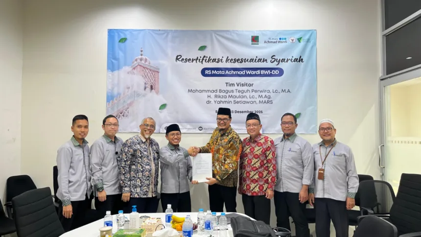 Direksi RS Mata Achmad Wardi BWI-DD bersama Tim Asesor DSN-MUI dan MUKISI saat proses Re-Sertifikasi Syariah di Kota Serang, Selasa (23/12/2025). Langkah ini dilakukan untuk memperkuat tata kelola rumah sakit berbasis nilai Islam dan standar nasional.