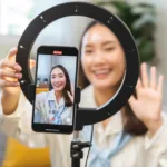 Panduan strategis membangun konten dengan audience global tanpa kehilangan identitas sebagai content creator lokal.