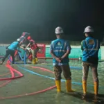 Tim PLN UID Banten bergerak cepat melakukan penanggulangan pada gardu yang terdampak banjir. Langkah ini dilakukan untuk menjaga keamanan instalasi kelistrikan dan memastikan keselamatan masyarakat di area sekitar.