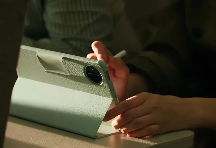 HUAWEI MatePad Mini resmi hadir di Indonesia dengan Flexible OLED PaperMatte Display, desain ultra-tipis, dan fitur produktivitas lengkap. Simak spesifikasi dan harganya.