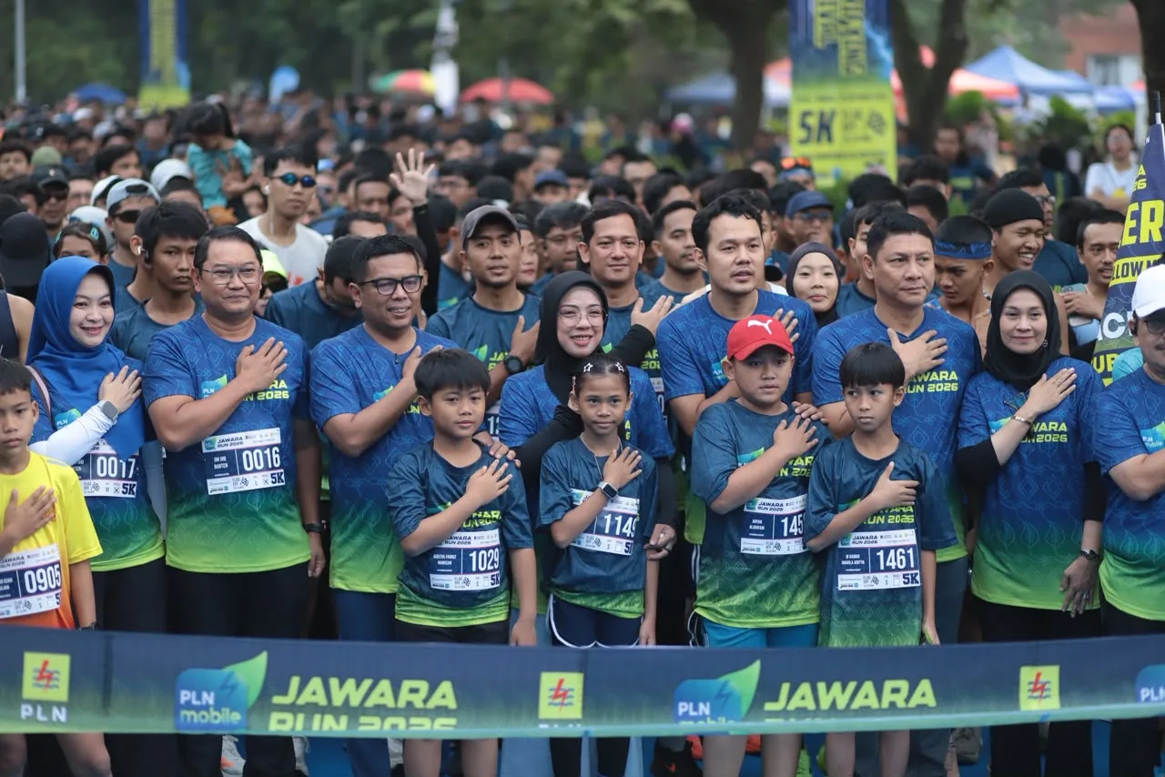 Gubernur Banten Andra Soni bersama General Manager PLN UID Banten Tonny Bellamy, jajaran pemerintah daerah, dan tamu undangan mengikuti rangkaian pembukaan PLN Mobile Jawara Run 2026
